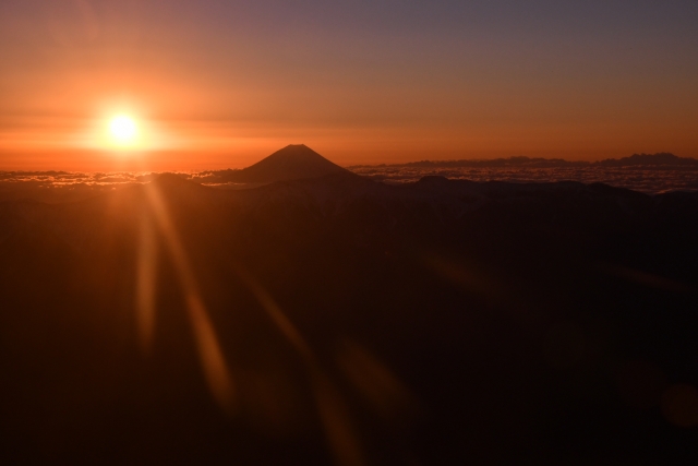 山と日の出