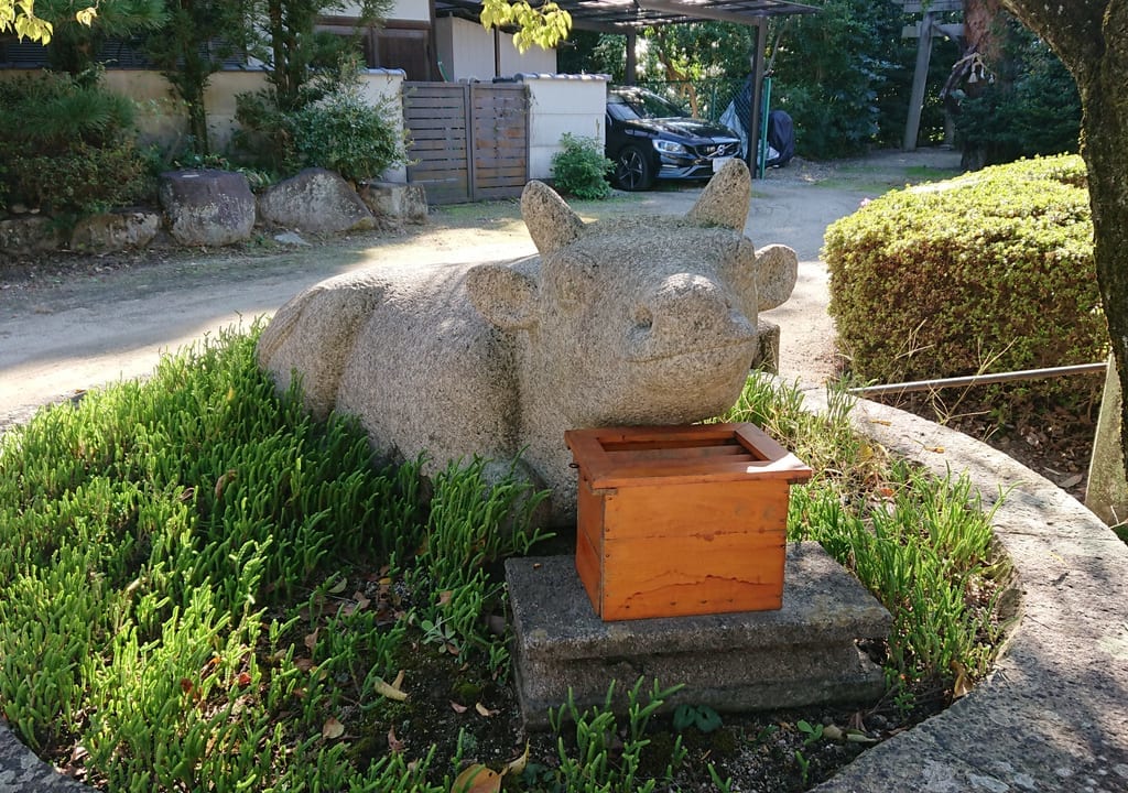 臂岡天満宮の牛