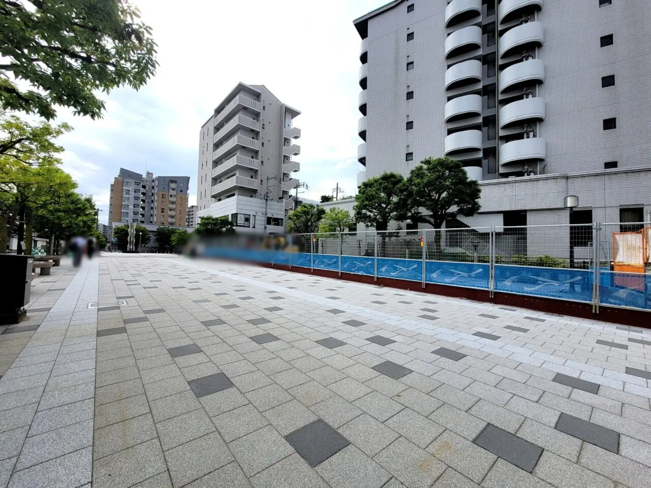 三軒寺前広場